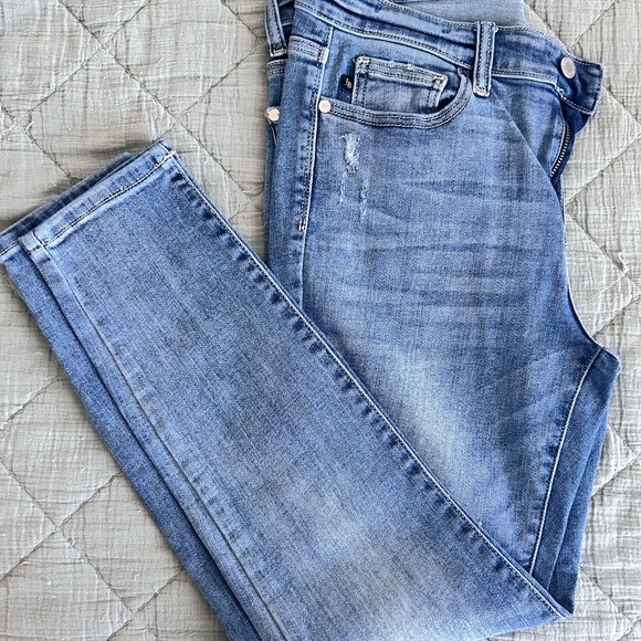 Lucky Brand Denim Blue Jeans - Picture 2 of 2